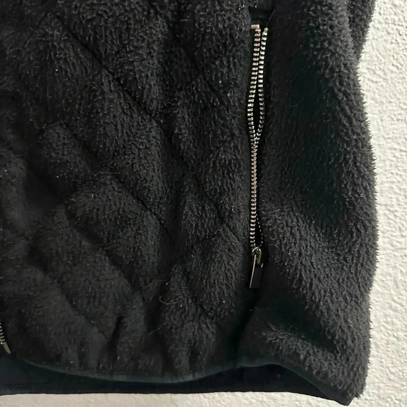 Abercrombie and Fitch Women Black Fleece Vest Size Large - Picture 5 of 6
